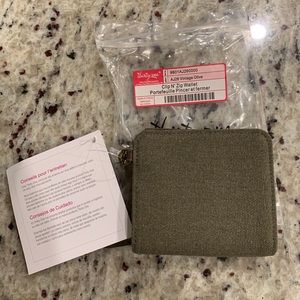 Clip N Zip Wallet